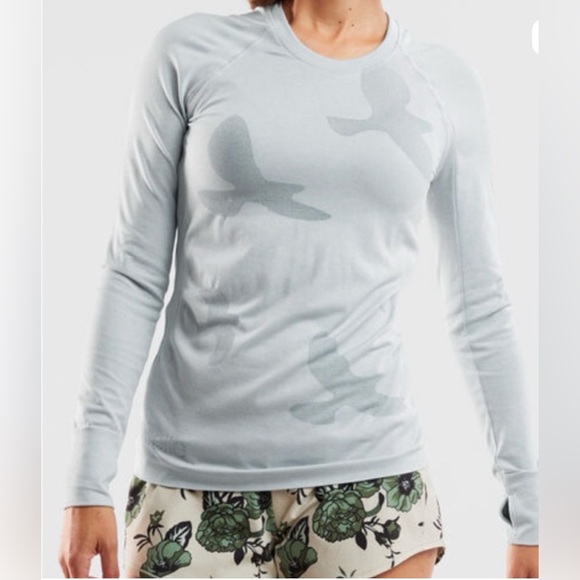 oiselle Tops - Oiselle Women's Soft Light Blue Long Sleeve Flyte